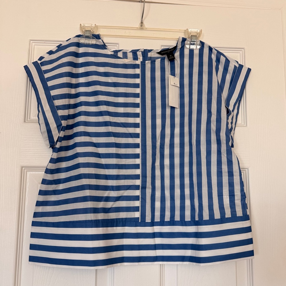 NWT banana republic back button up shirt / top size M blue and white striped